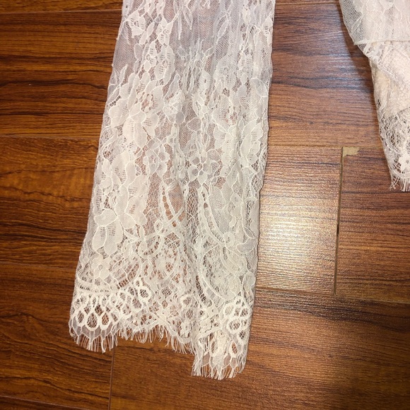 ✨2/$30✨ LACEY CROPPED TOP WITH ZIPPER BACK✨ - Picture 3 of 3